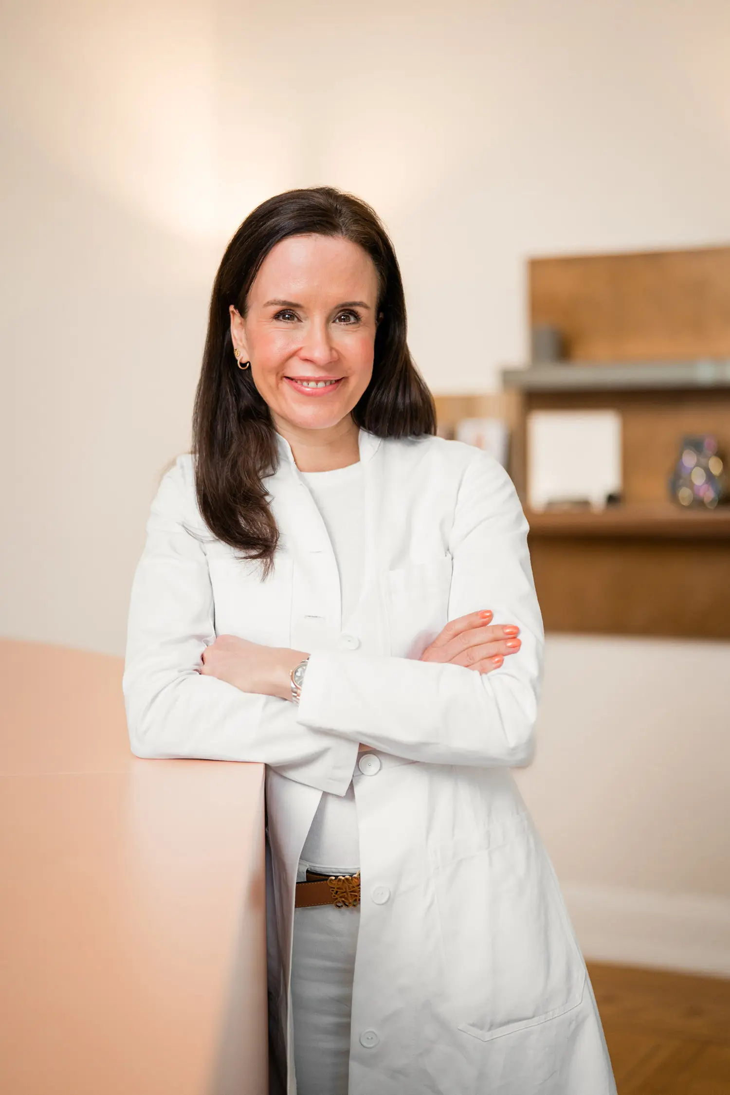 Portrait von Dr. med. Anna Brandenburg, Fachärztin für Dermatologie, Venerologie und Allergologie in Hamburg
